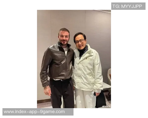 明星聚会小贝与成龙姚明奥尼尔同框自拍引发热议