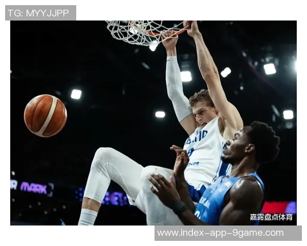 小迈克尔波特半场火力全开14投9中三分球精准轰下22分4篮板展现核心实力 小迈克尔波特半场火力全开14投9中三分球精准轰下22分4篮板展现核心实力