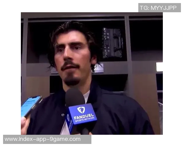 哈克斯称赞拉松为球队活力担当13中9砍下21分表现出色 哈克斯称赞拉松为球队活力担当13中9砍下21分表现出色