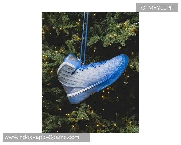 Nike推出多款圣诞特别配色球鞋詹姆斯库里杜兰特莫兰特文班代言款齐亮相