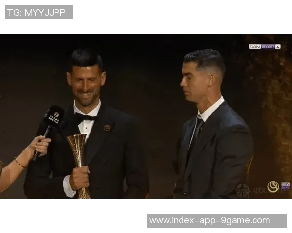 亚马尔分享圣诞假期视频与德约科维奇父子同框参加环足奖活动