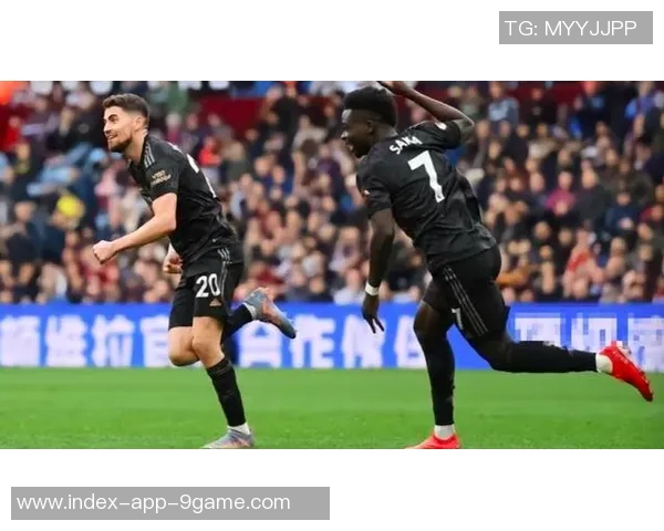 理查兹称赞马杜埃凯与本怀特右路默契配合展现全新风貌