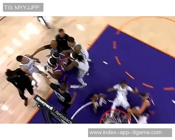 五人聚餐引发冲突狄龙捣乱被杰明推飞太奶险遭波及 五人聚餐引发冲突狄龙捣乱被杰明推飞太奶险遭波及