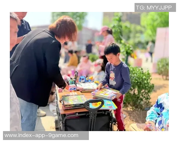 完美的一天：克莱与女友共度打球时光赚水拉零钱畅玩堡垒之夜